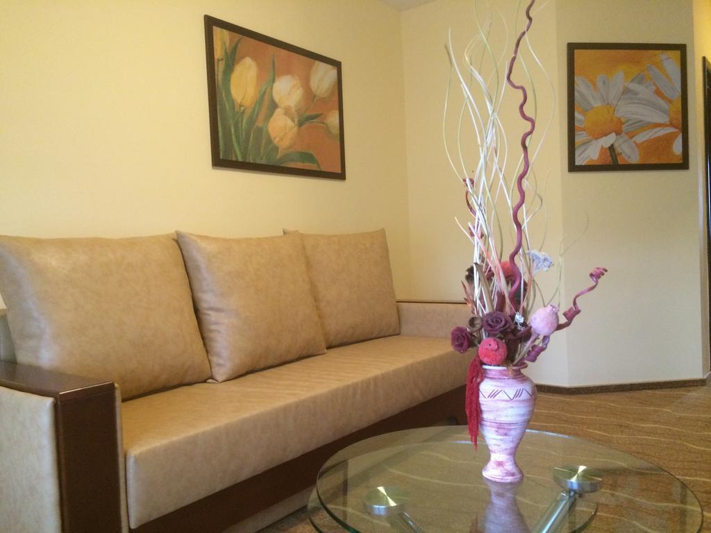 Hotel Astoria Alba Iulia Phòng bức ảnh