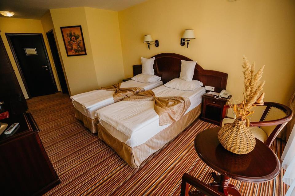 Hotel Astoria Alba Iulia Ngoại thất bức ảnh